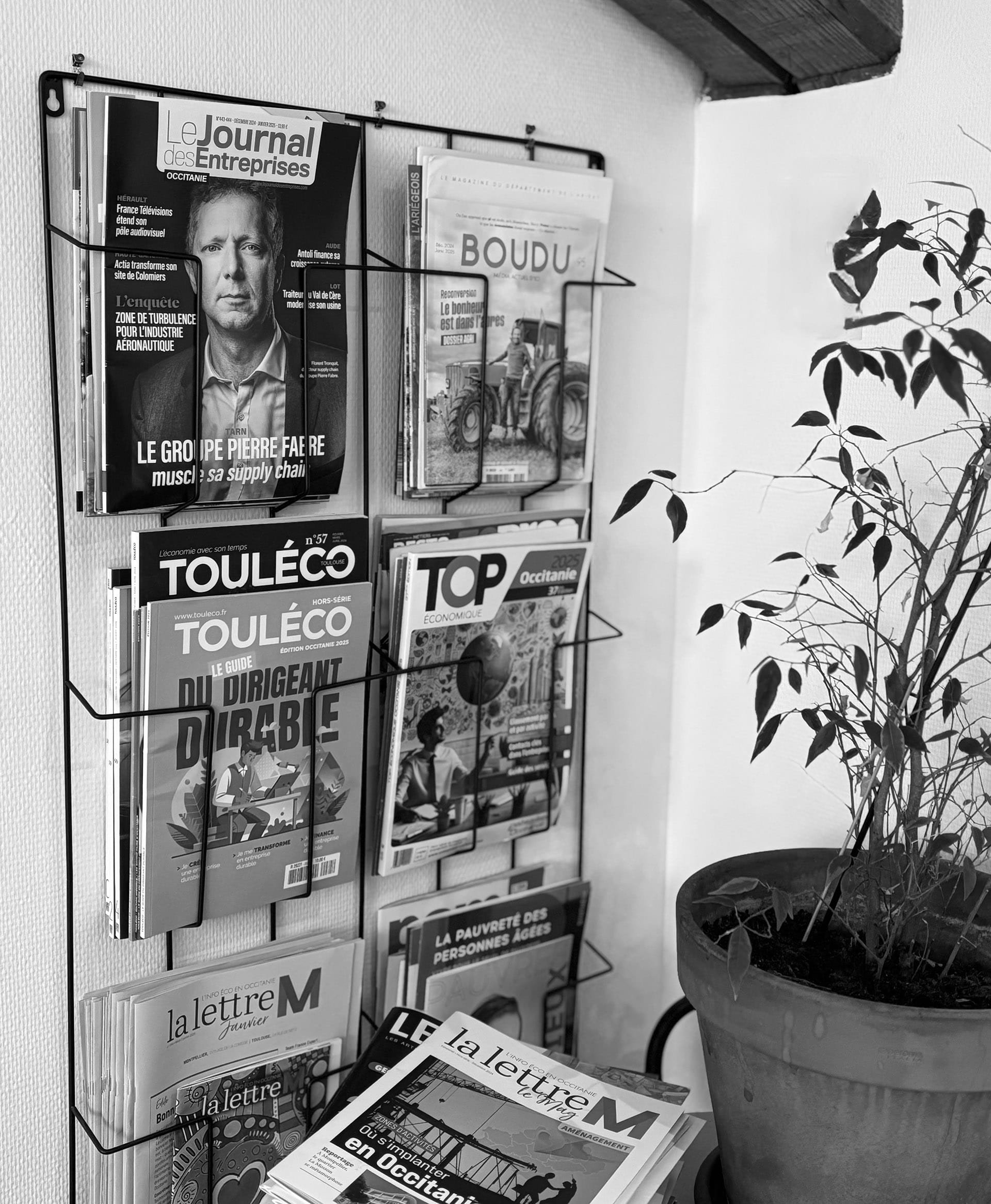 photo d’un kiosque à journaux de l’agence de relation presse à Toulouse la Cerise
