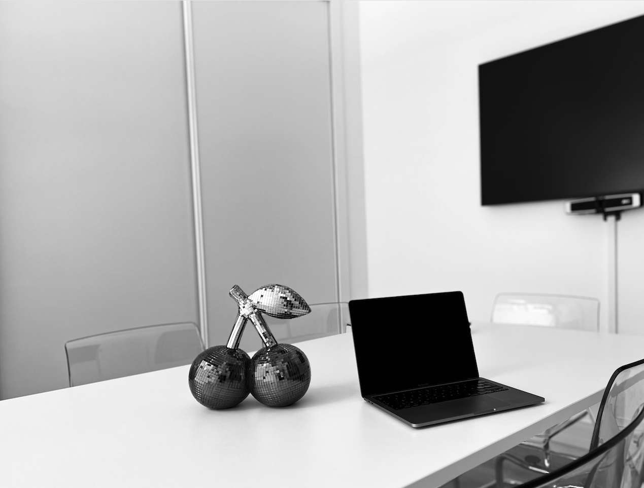bureau ordinateur la cerise agence relations medias Toulouse stratégie RP